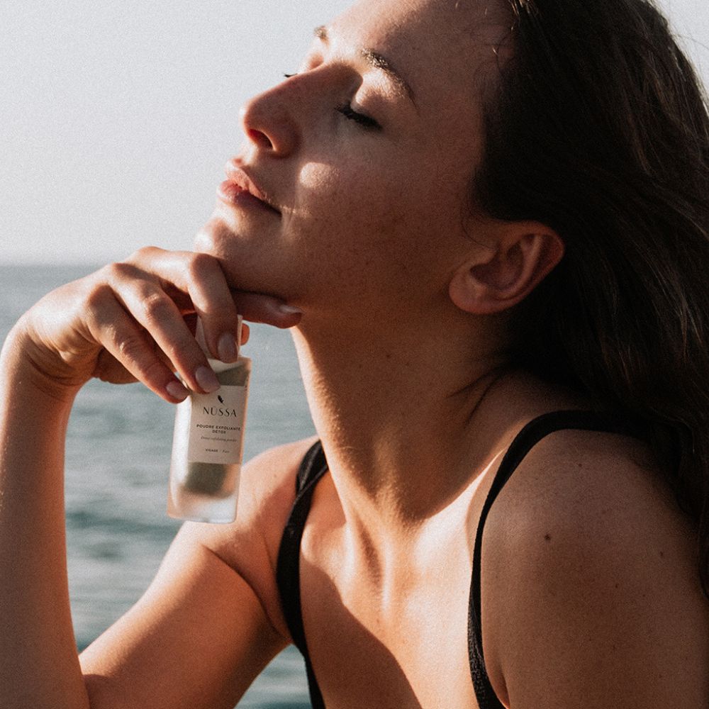 Peau qui brille : comprendre, réguler et retrouver un teint net naturellement