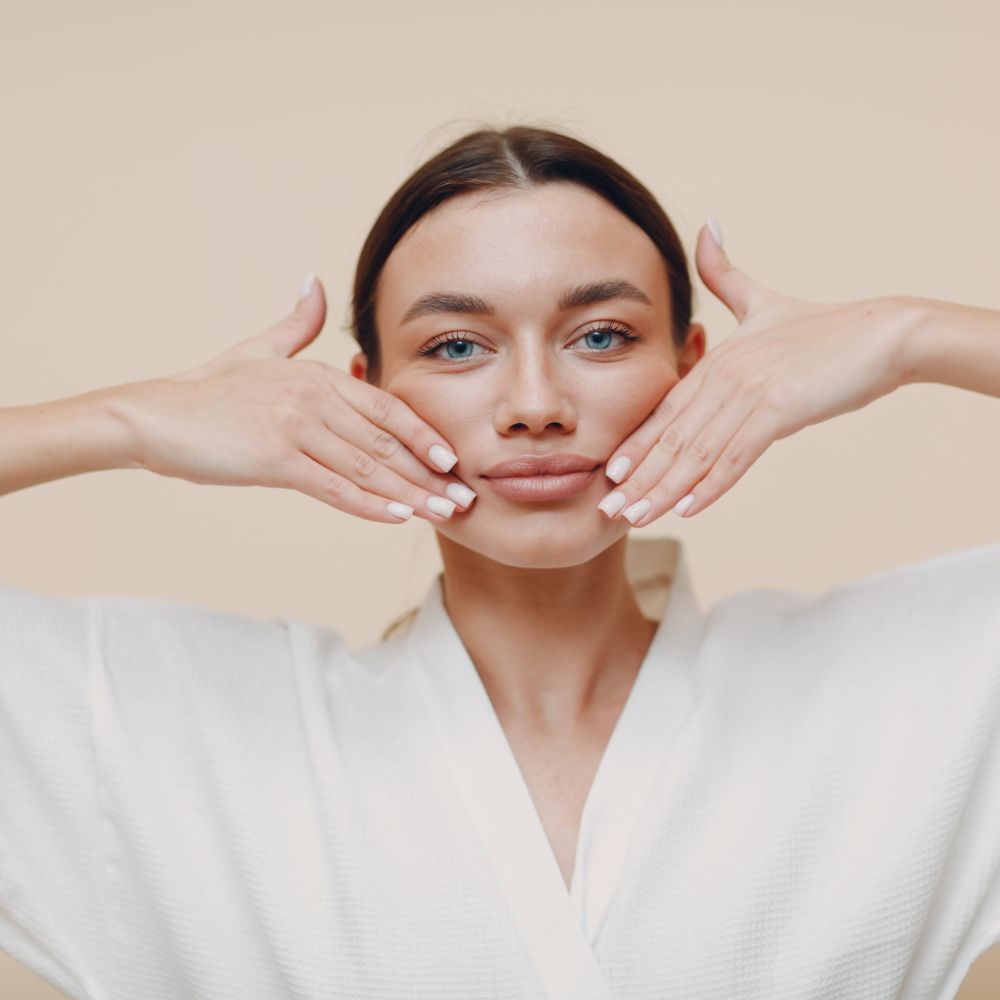 Massage visage anti-rides : la méthode naturelle pour raffermir la peau